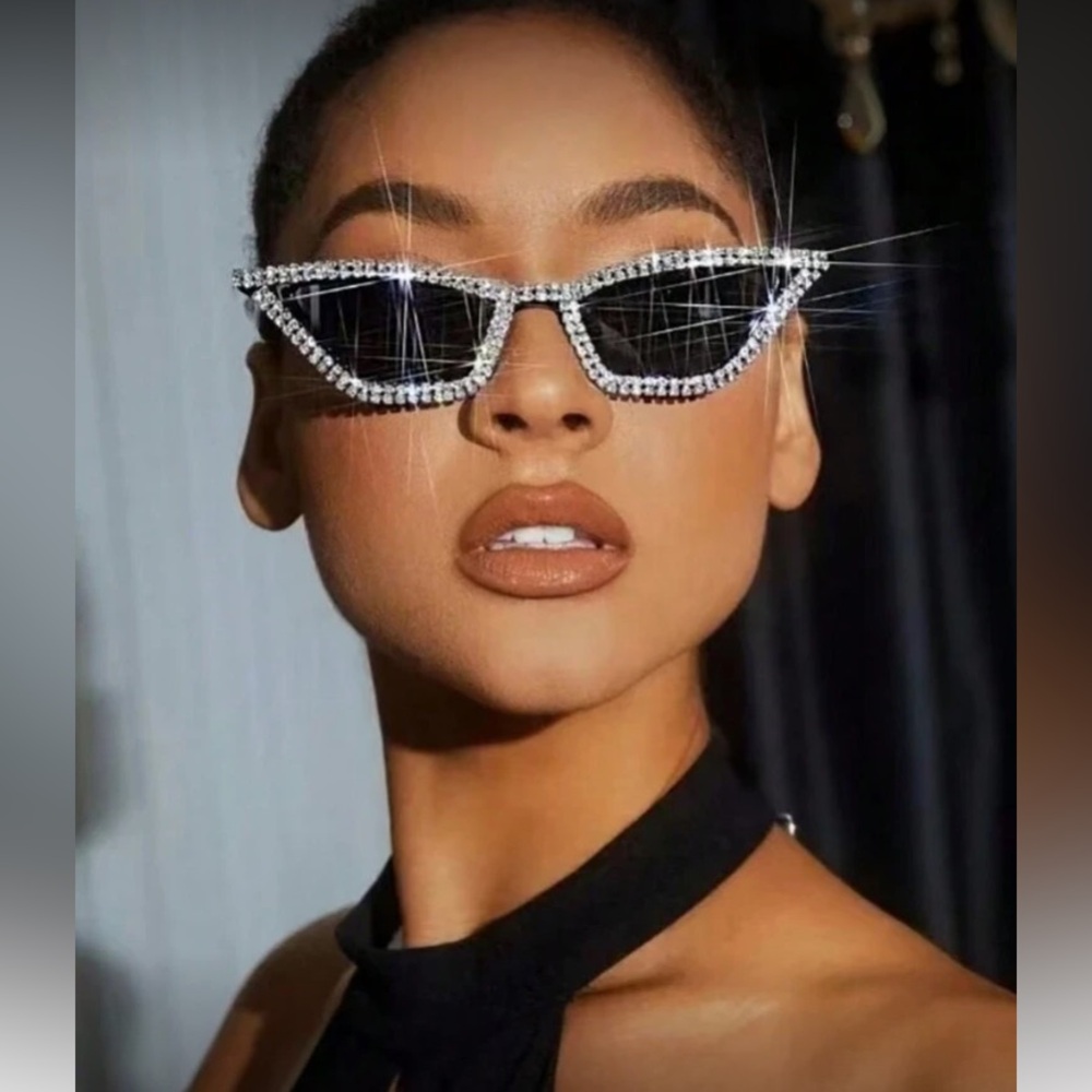 Retro Elegant Rhinestone Cat-Eye Sunglasses